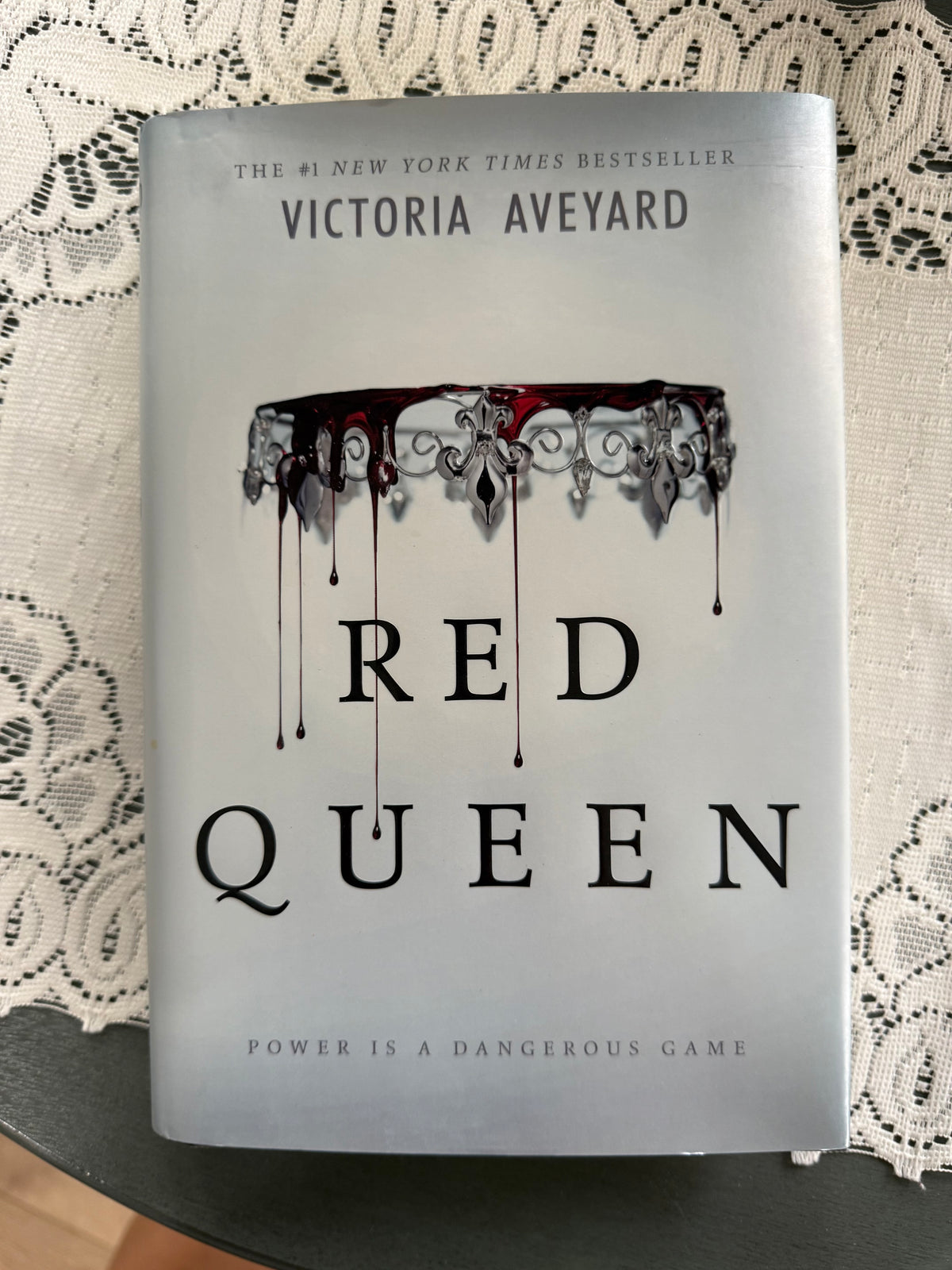 Red Queen — Victoria Aveyard | Hardcover