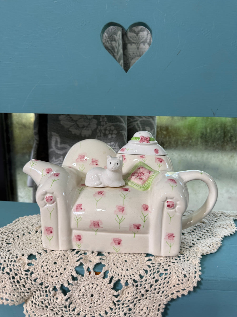 Cat-on-Sofa Ceramic Teapot